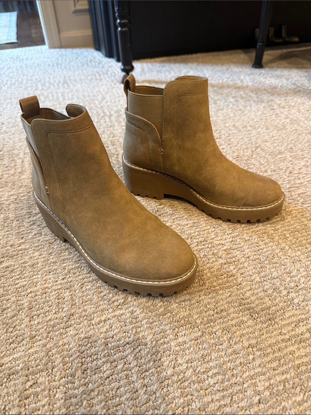 DV Dolce Vita Rielle boots dark tan suede wedge heel lug sole Sz 7